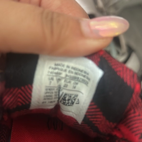 Converse Kids Black and Red Plaid Sneakers 7 - Picture 6 of 6